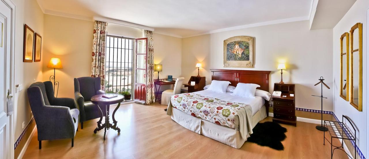 Hotel Alcazar De La Reina Καρμόνα Εξωτερικό φωτογραφία