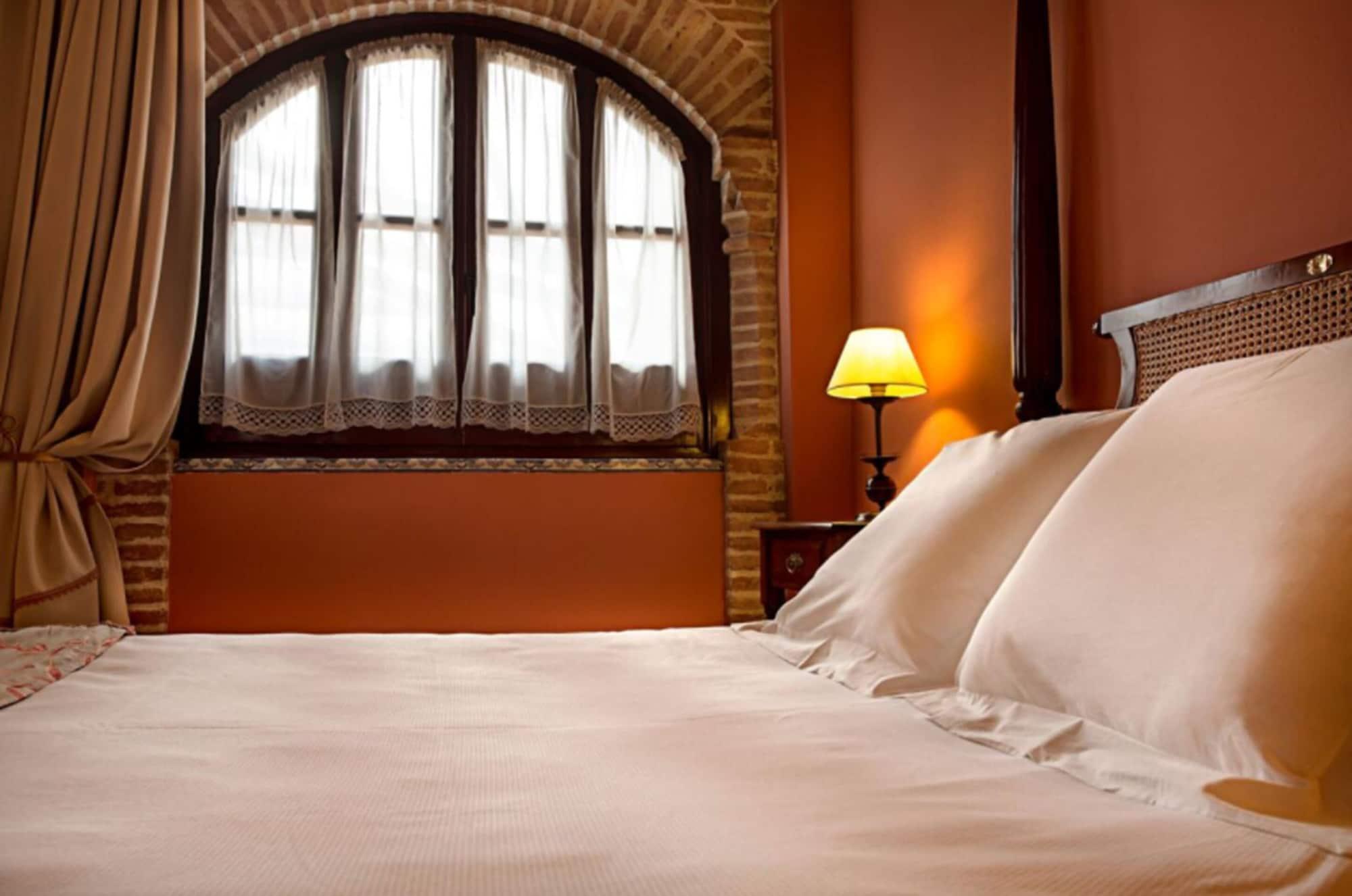Hotel Alcazar De La Reina Καρμόνα Εξωτερικό φωτογραφία