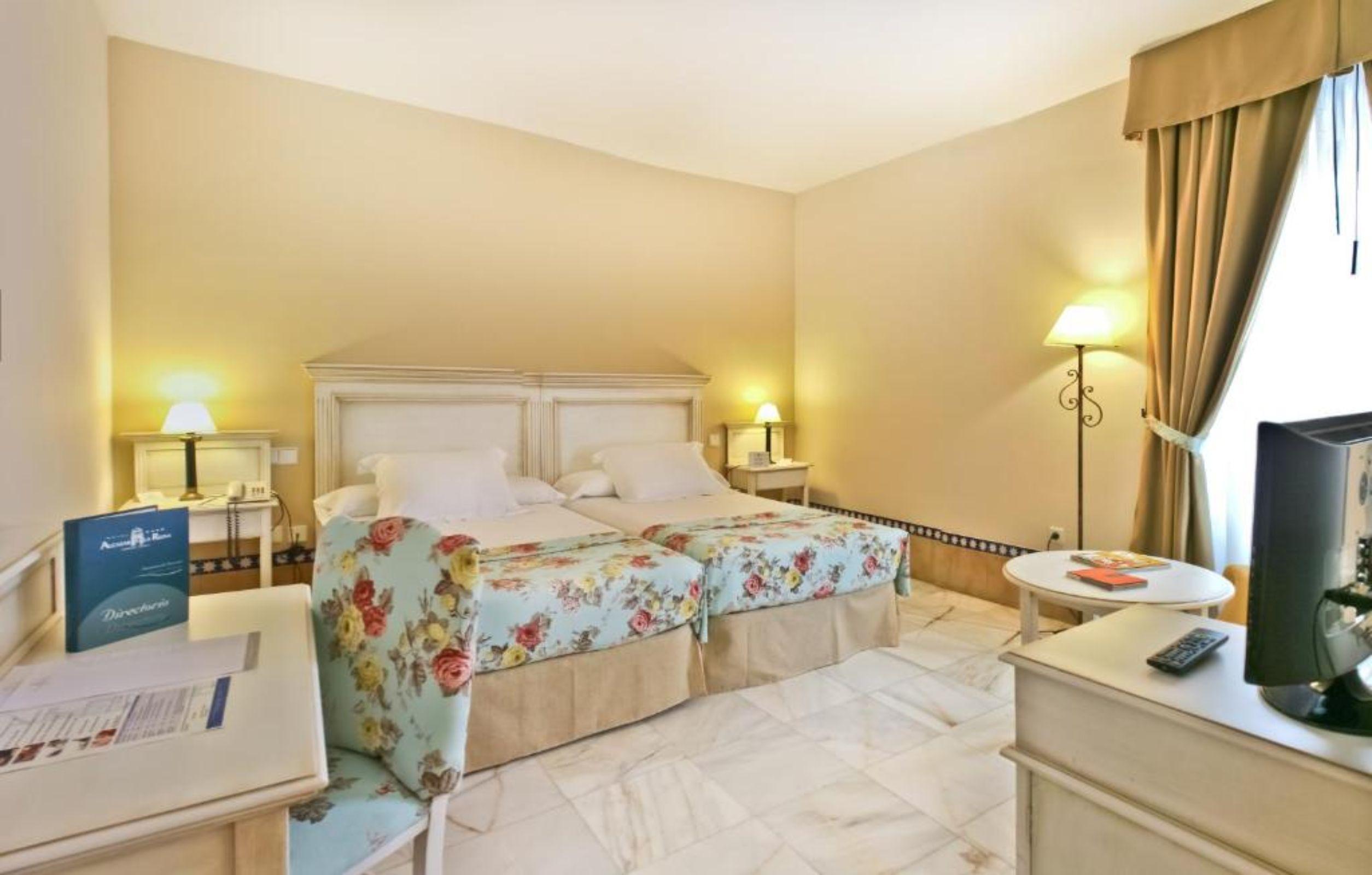 Hotel Alcazar De La Reina Καρμόνα Εξωτερικό φωτογραφία