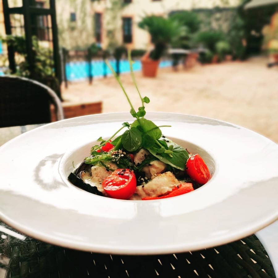 Hotel Alcazar De La Reina Καρμόνα Εξωτερικό φωτογραφία