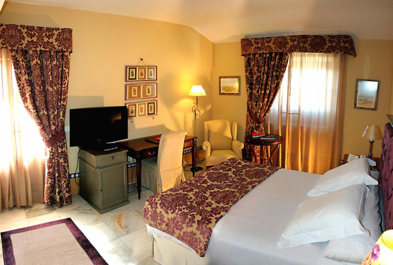 Hotel Alcazar De La Reina Καρμόνα Εξωτερικό φωτογραφία