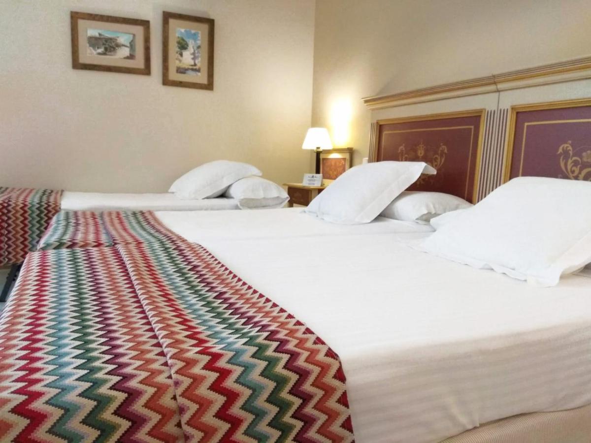 Hotel Alcazar De La Reina Καρμόνα Εξωτερικό φωτογραφία