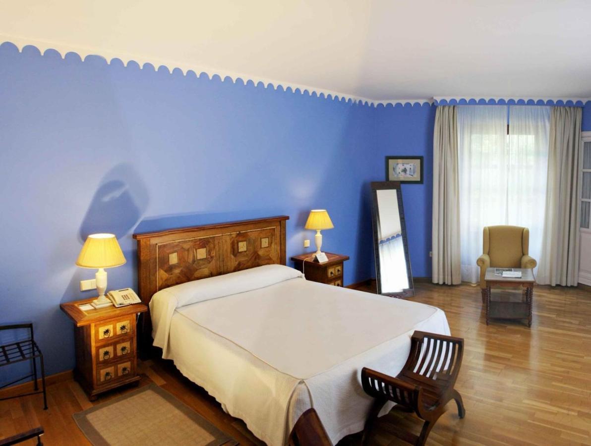 Hotel Alcazar De La Reina Καρμόνα Εξωτερικό φωτογραφία