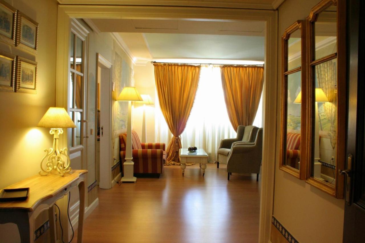 Hotel Alcazar De La Reina Καρμόνα Εξωτερικό φωτογραφία