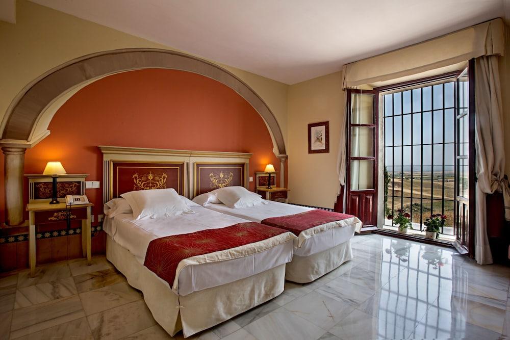 Hotel Alcazar De La Reina Καρμόνα Εξωτερικό φωτογραφία