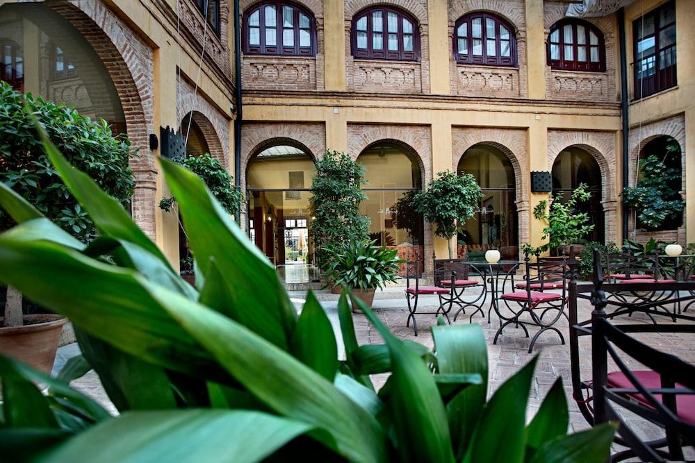 Hotel Alcazar De La Reina Καρμόνα Εξωτερικό φωτογραφία