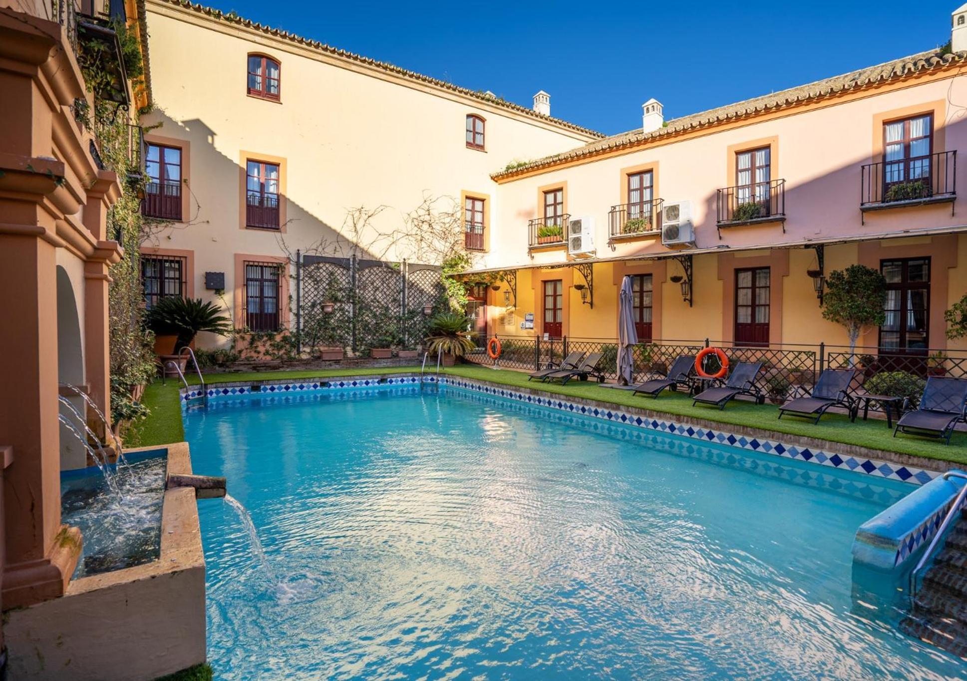Hotel Alcazar De La Reina Καρμόνα Εξωτερικό φωτογραφία