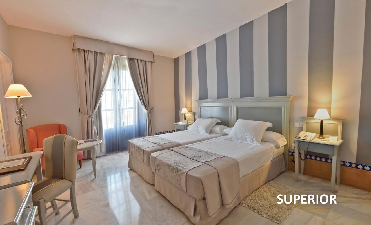 Hotel Alcazar De La Reina Καρμόνα Εξωτερικό φωτογραφία
